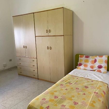 Rm'S Guesthouse Brindisi Bagian luar foto