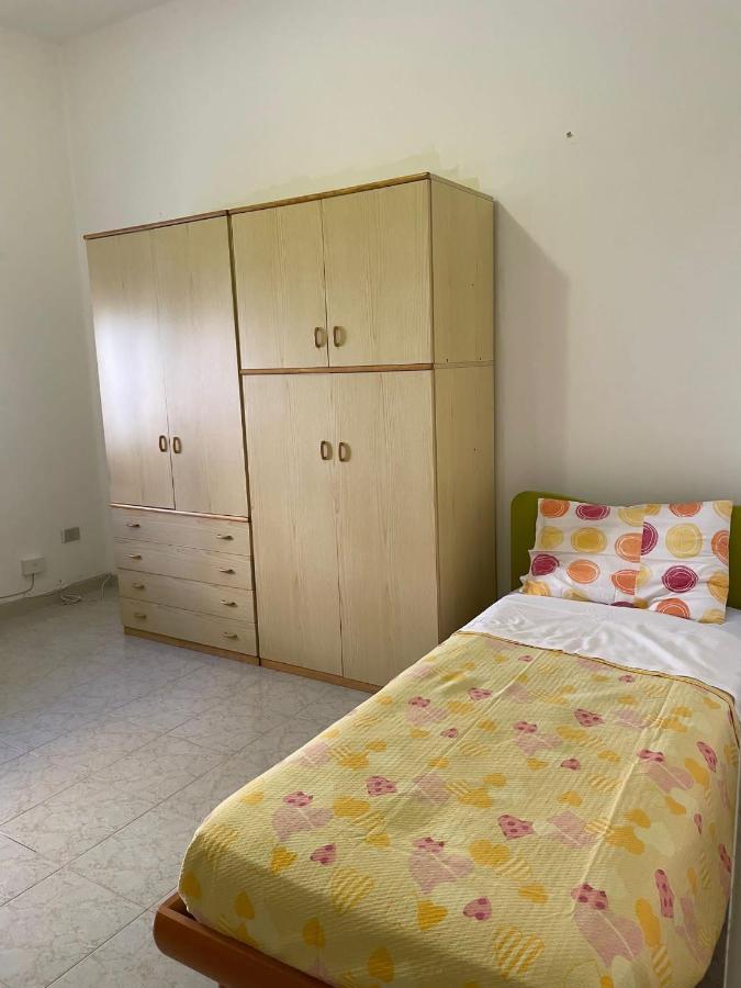 Rm'S Guesthouse Brindisi Bagian luar foto