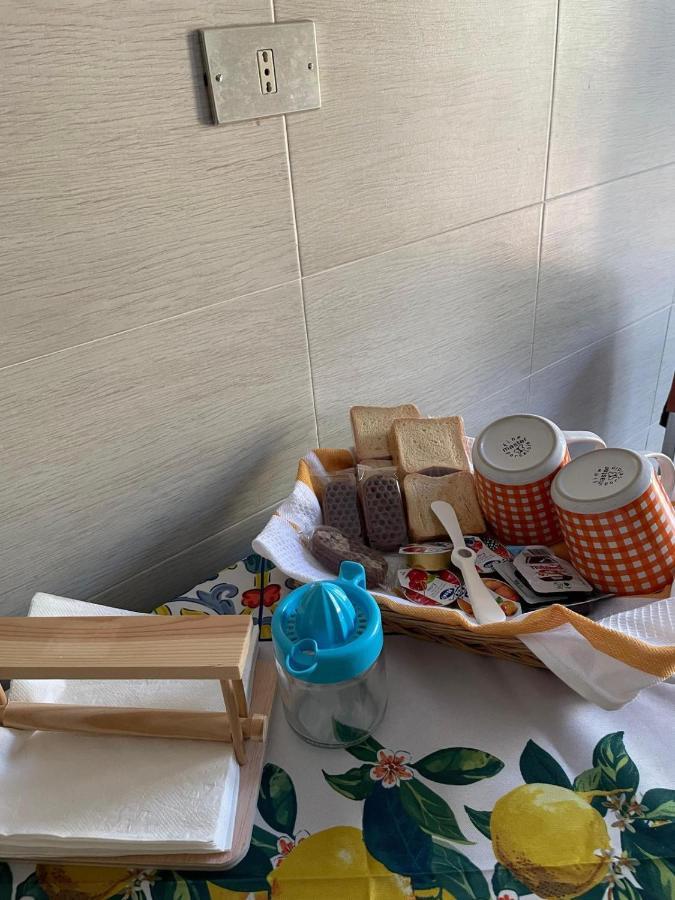 Rm'S Guesthouse Brindisi Bagian luar foto
